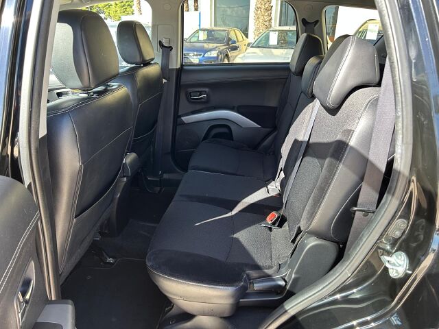 MITSUBISHI OUTLANDER 2.2 TDI AUTO 4X4 SPANISH LHD IN SPAIN 165000 MILES 7 SEATS 2010